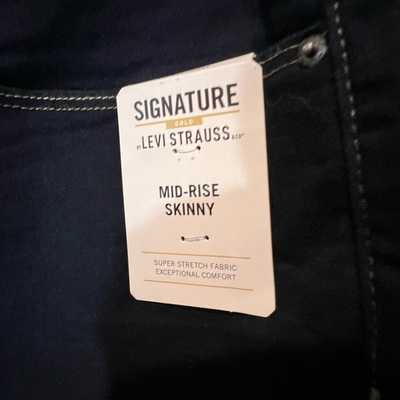 WJ2. NWT Signature by Levi Strauss Mid Rise Skinny Jeans 12L - Picture 6 of 6